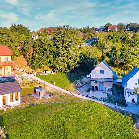 Borarium Vendeghazak - Zenit Haz Hotell Pazmand Eksteriør bilde